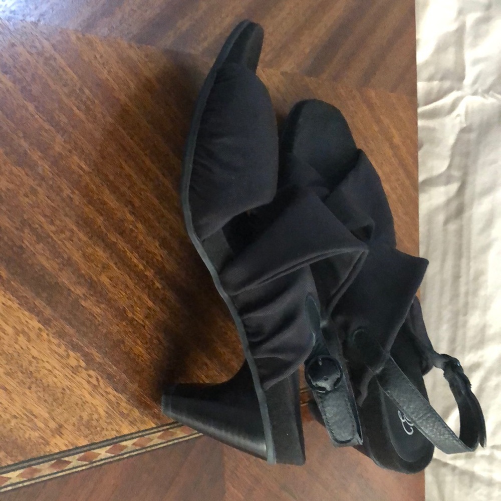 Essence by Aetrex Size 6
